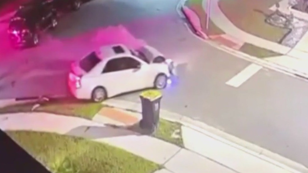 Suspected burglars crash car in Davenport